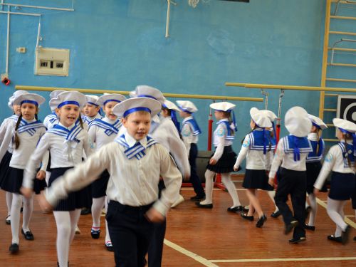 Одежда для маршировки школьников. Смотр строя и песни в школе. Школа моряков. Костюмы для маршировки в школе.