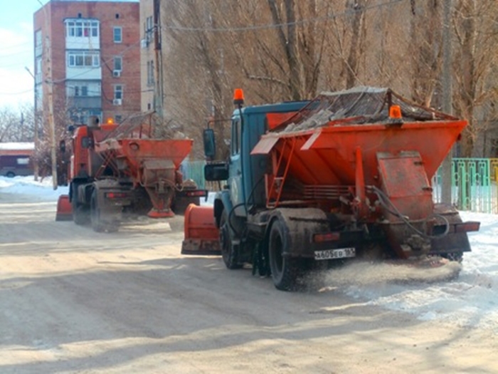 Камаз с отвалом для чистки снега